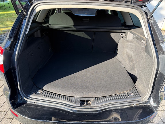 Ford Mondeo 13 of 27