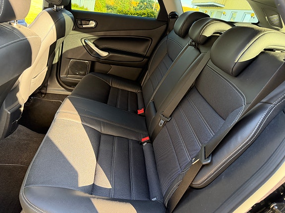 Ford Mondeo 23 of 27