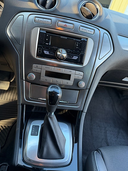 Ford Mondeo 19 of 27