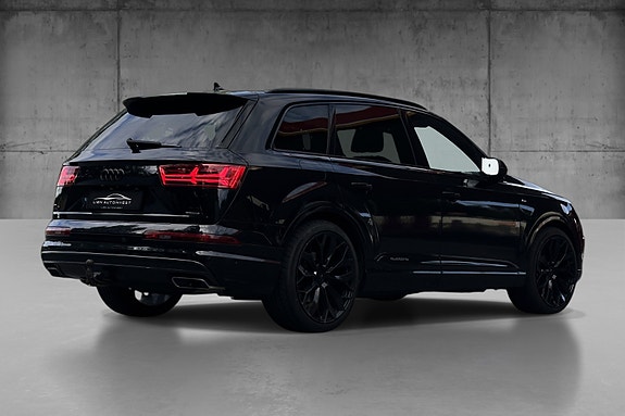 Audi Q7 9 of 22