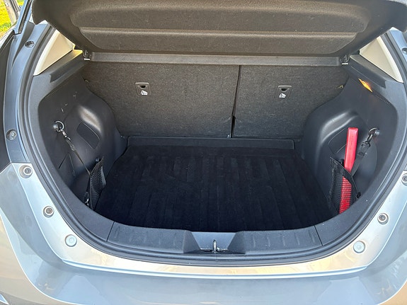 Nissan Leaf 9 of 11