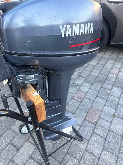 Flott Yamaha 15 hk og lang stamme 11 of 12