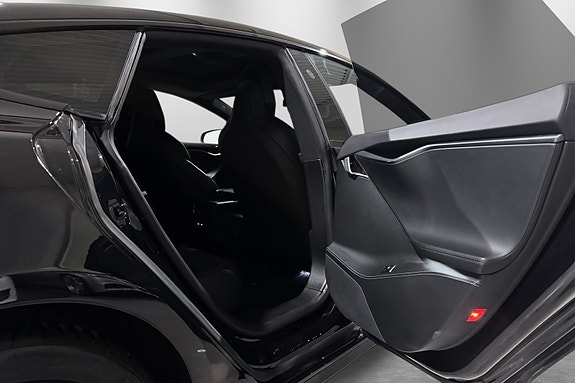 Tesla Model S 27 of 30