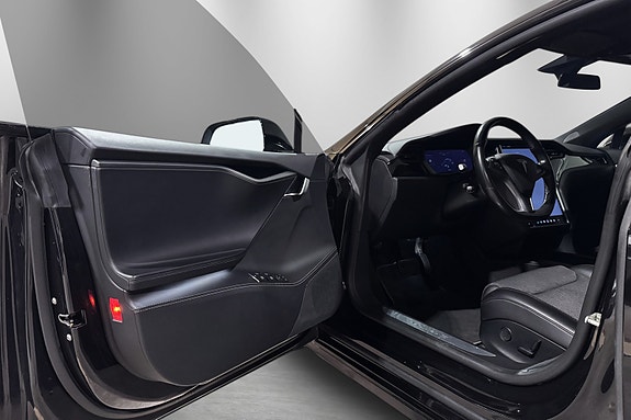 Tesla Model S 16 of 30