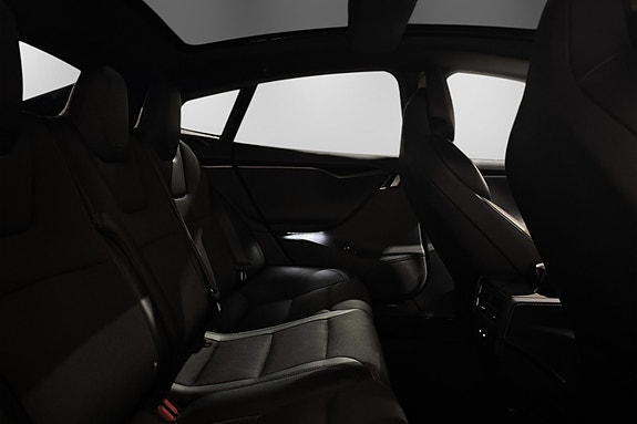 Tesla Model S 28 of 30
