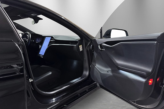 Tesla Model S 29 of 30