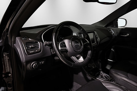 Jeep Compass 17 of 30