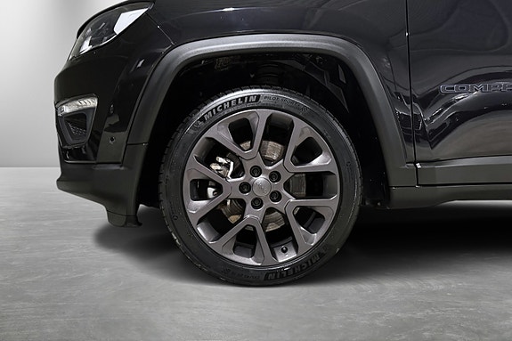 Jeep Compass 13 of 30
