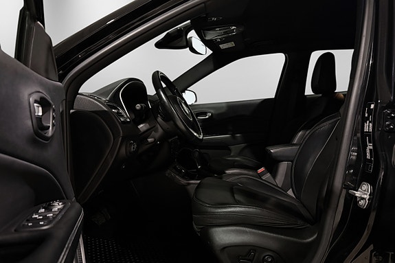 Jeep Compass 15 of 30
