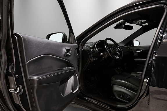 Jeep Compass 14 of 30