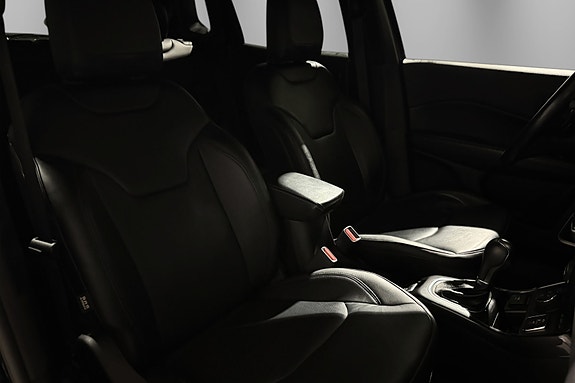 Jeep Compass 29 of 30