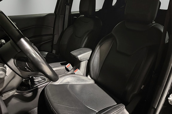 Jeep Compass 16 of 30