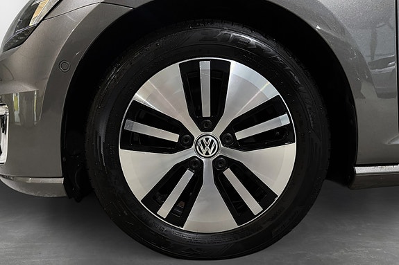 Volkswagen e-Golf VII 13 of 30