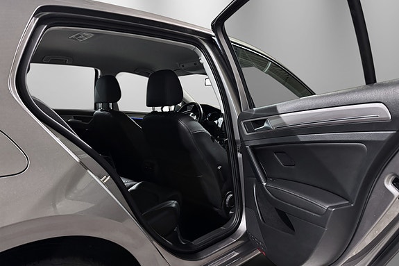 Volkswagen e-Golf VII 22 of 30
