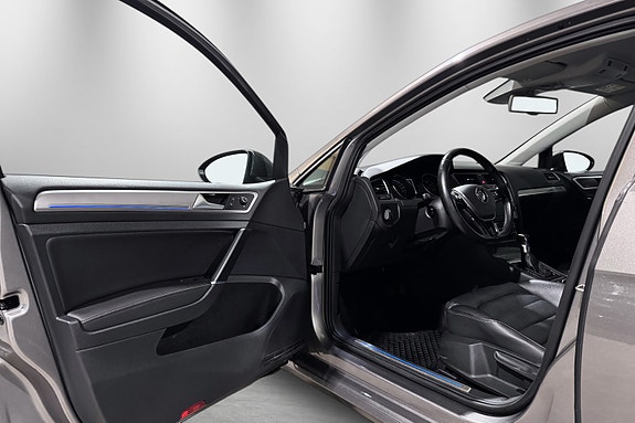 Volkswagen e-Golf VII 14 of 30
