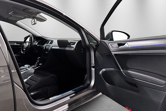 Volkswagen e-Golf VII 24 of 30