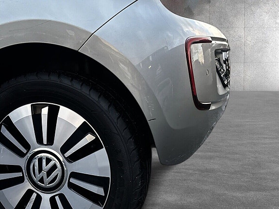 Volkswagen UP! 24 of 24