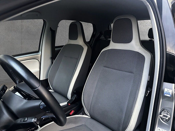 Volkswagen UP! 21 of 24