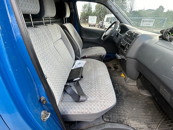 Toyota HiAce 7 of 9