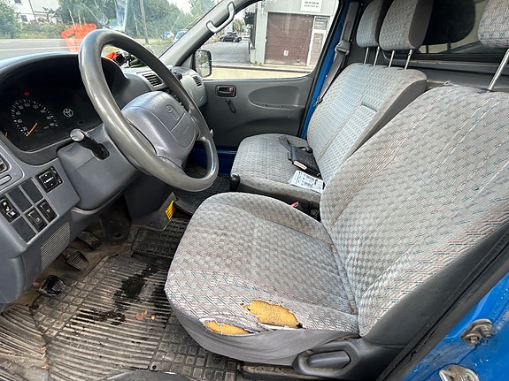 Toyota HiAce 8 of 9