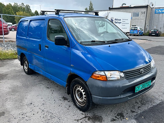 Toyota HiAce 4 of 9