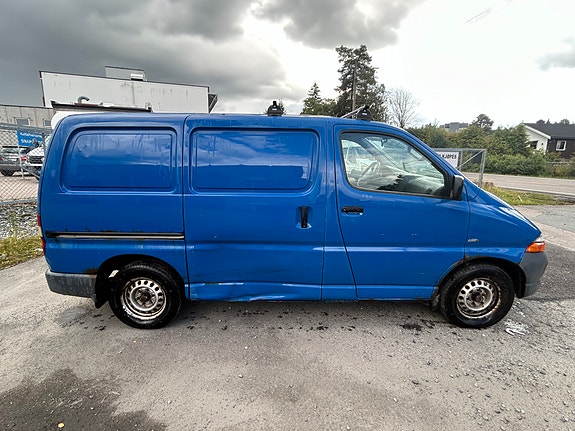 Toyota HiAce 5 of 9