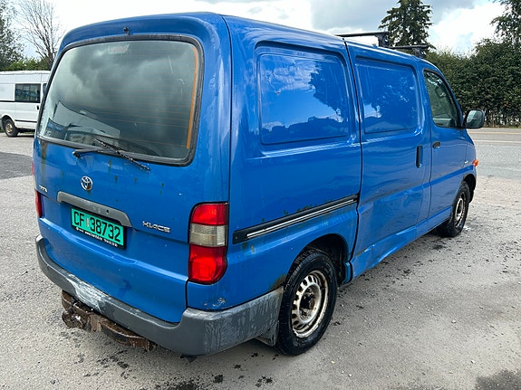 Toyota HiAce 6 of 9