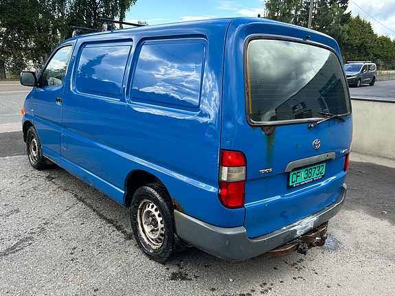 Toyota HiAce 3 of 9