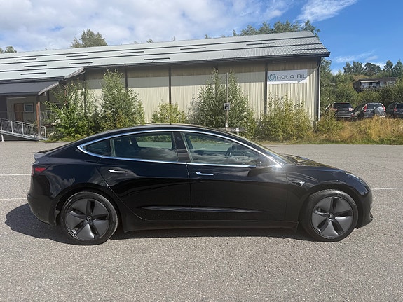 Tesla Model 3 4 of 18