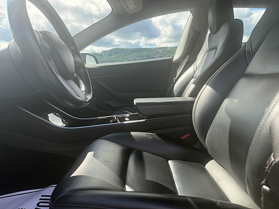 Tesla Model 3 14 of 18