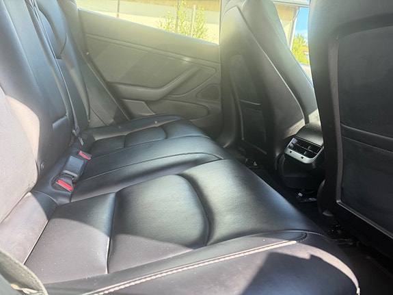 Tesla Model 3 10 of 18