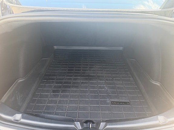 Tesla Model 3 9 of 18