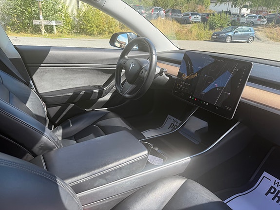 Tesla Model 3 13 of 18