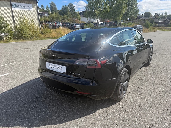 Tesla Model 3 7 of 18