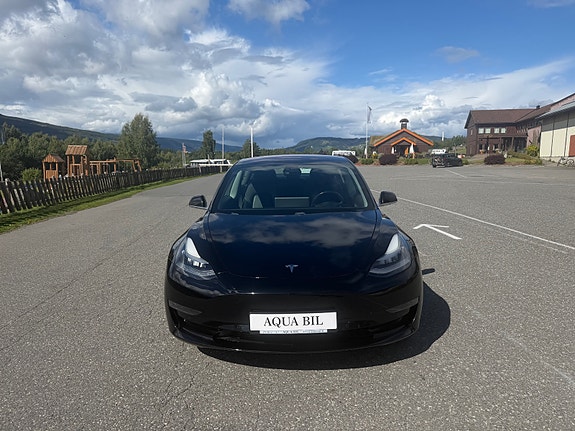 Tesla Model 3 3 of 18