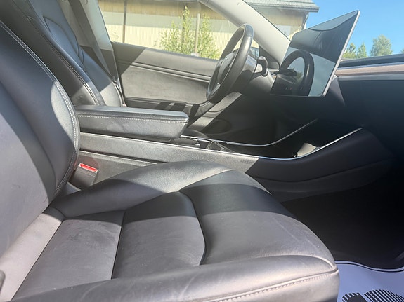 Tesla Model 3 11 of 18