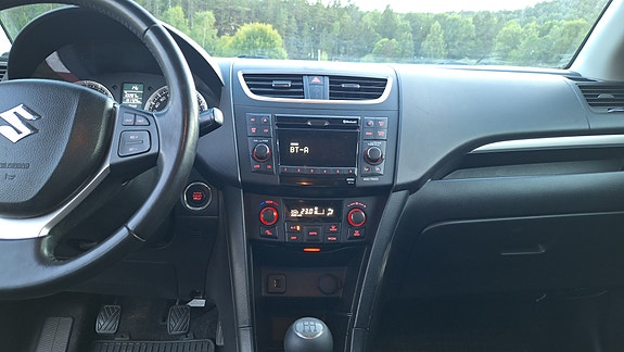 Suzuki Swift 18 of 30