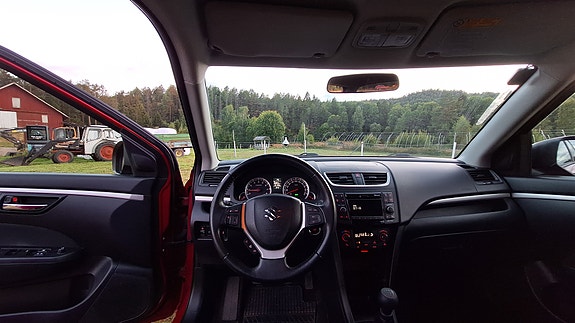 Suzuki Swift 15 of 30