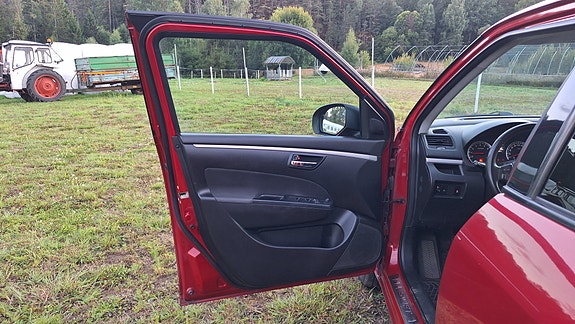 Suzuki Swift 13 of 30