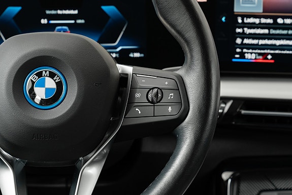 BMW iX1 25 of 30
