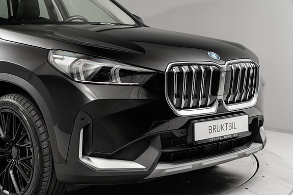 BMW iX1 10 of 30
