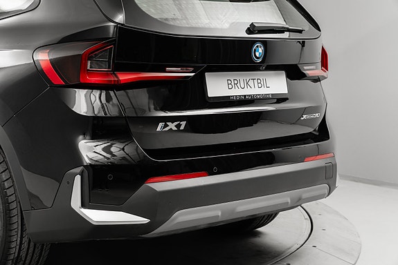 BMW iX1 8 of 30