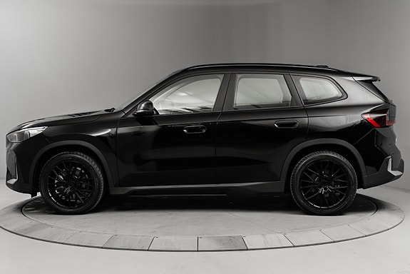 BMW iX1 2 of 30