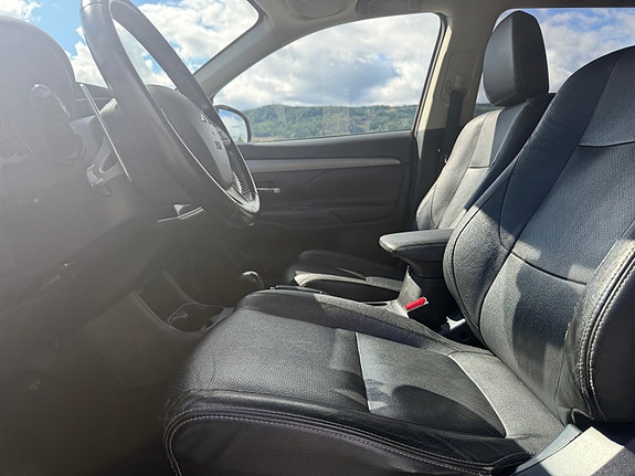 Mitsubishi Outlander 16 of 23