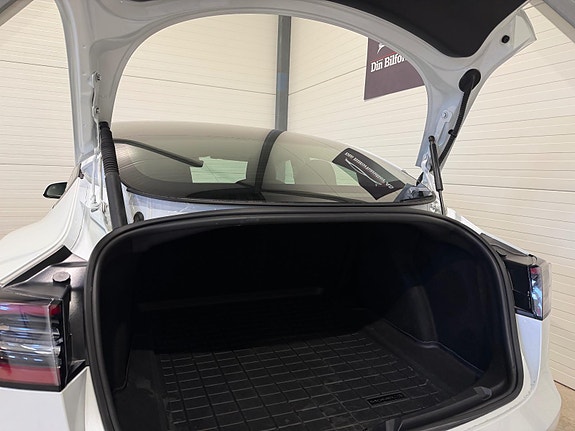 Tesla Model 3 14 of 27