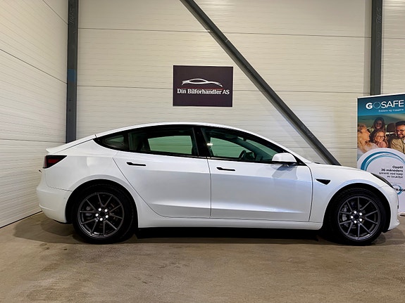 Tesla Model 3 8 of 27