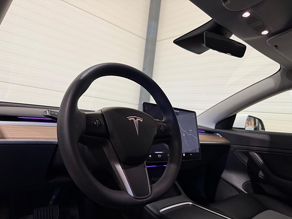 Tesla Model 3 21 of 27