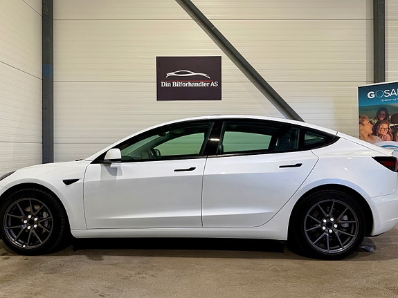 Tesla Model 3 12 of 27