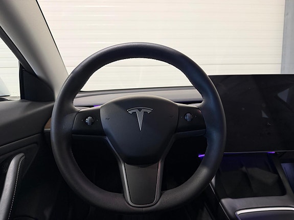 Tesla Model 3 19 of 27