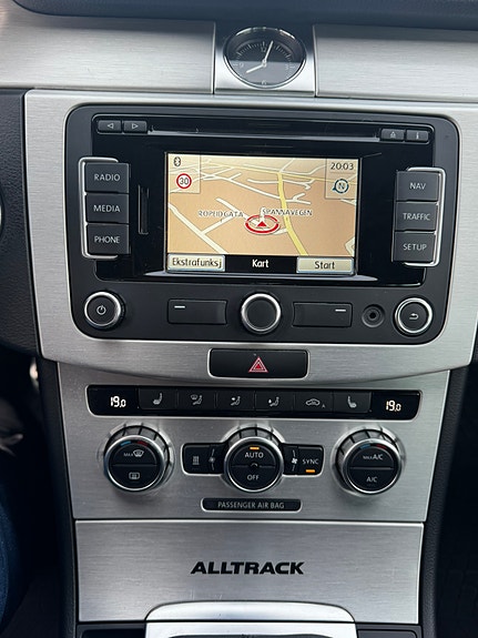 Volkswagen Passat 14 of 30